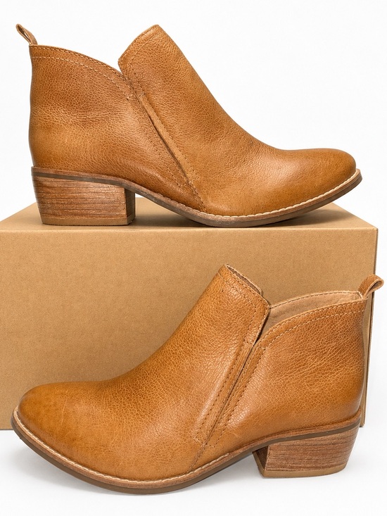 Matisse Shoes - Matisse Women’s Genuine Leather Tan Chelsea Ankle Booties Size 10M